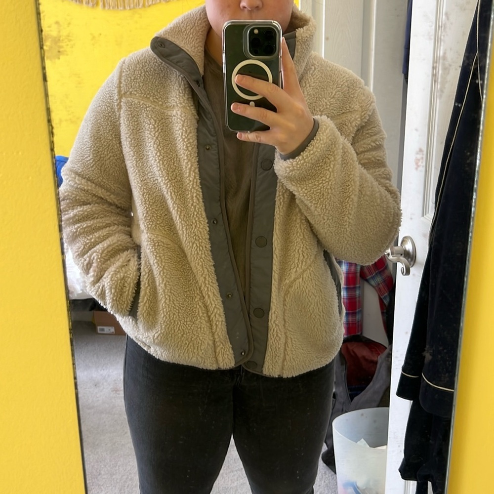 Cream/tan Sherpa jacket